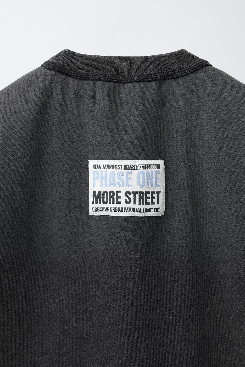 CAMISETA EFECTO LAVADO TEXTO / Gris / Azul