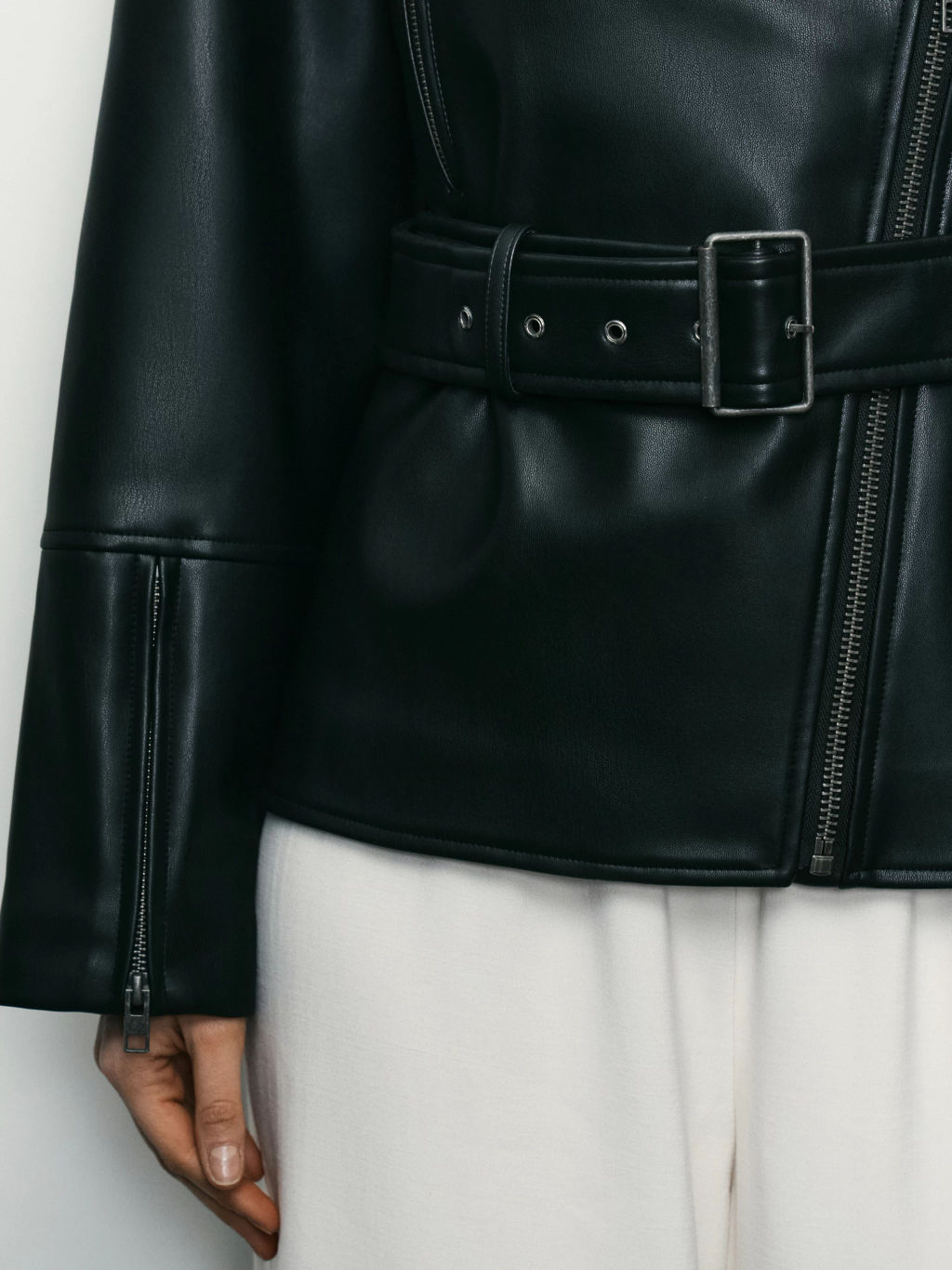 Куртка из искусственной кожи с ремнём / Zarina  фото 7