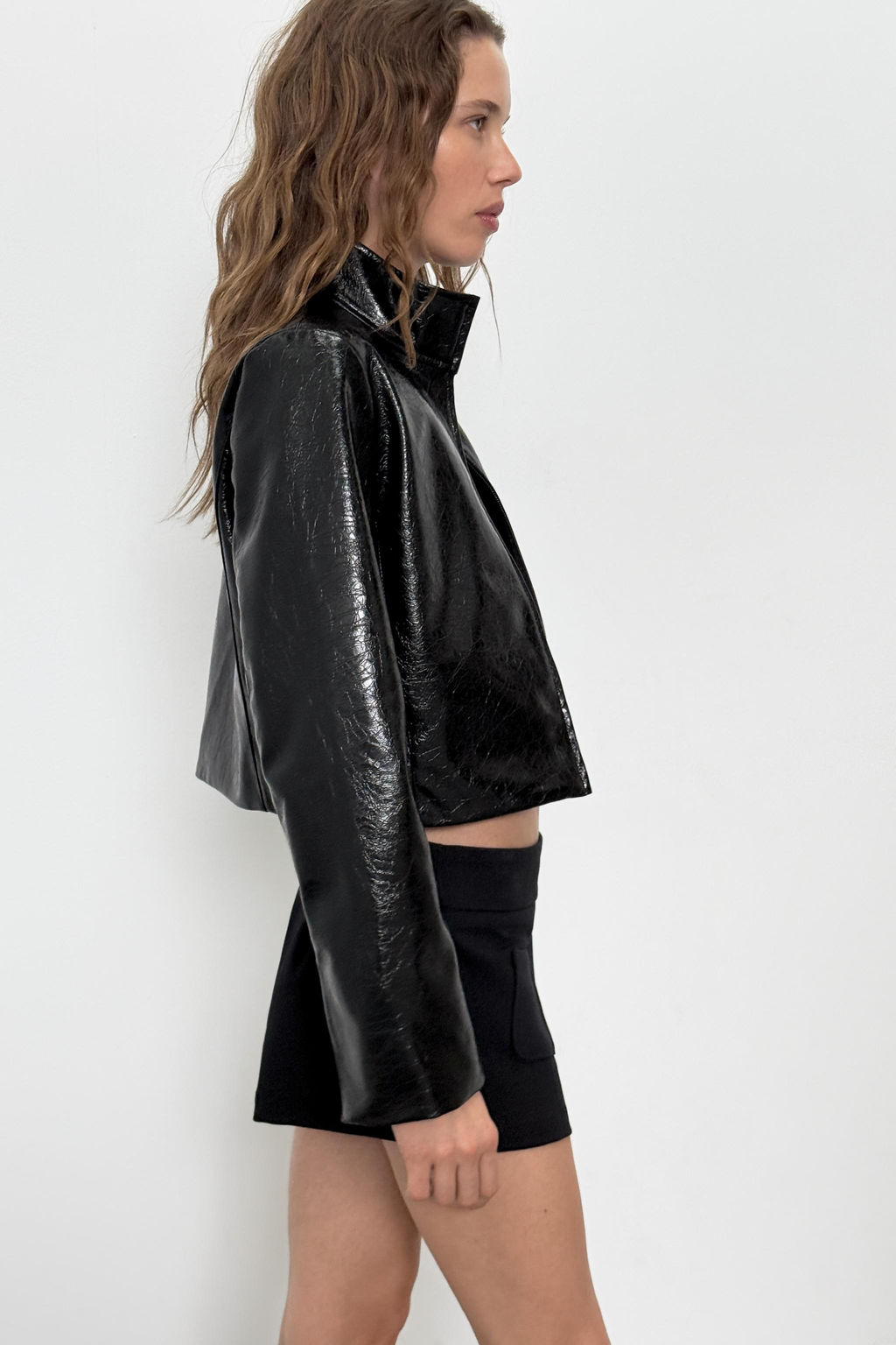 CHAQUETA CORTA EFECTO PIEL / Negro - Zara фото 8