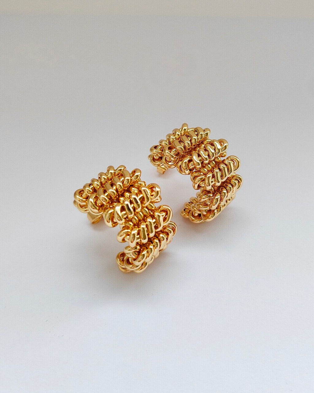 Стильные серьги