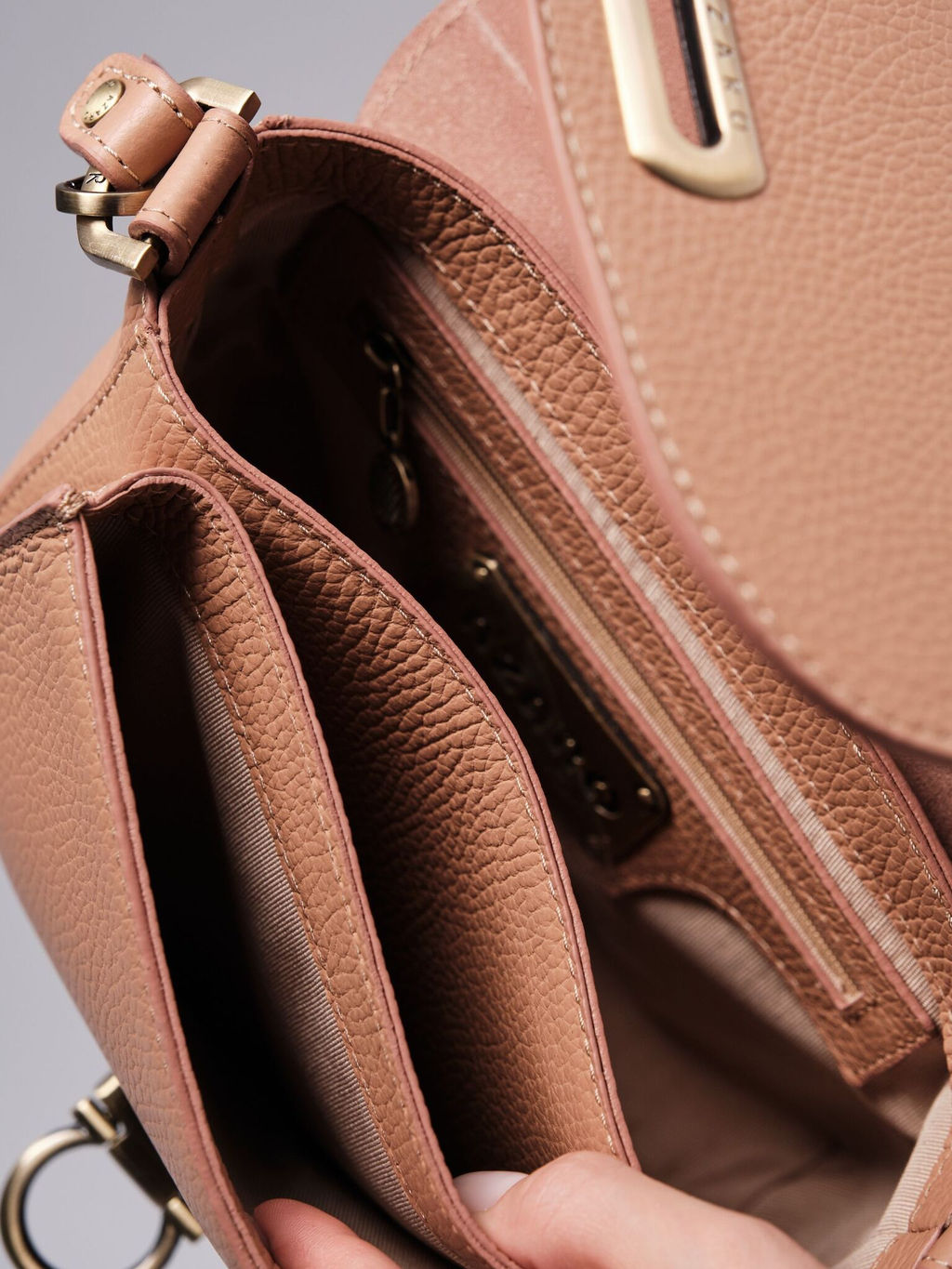 Сумка кожаная Azaro 30741 бежевая нуга