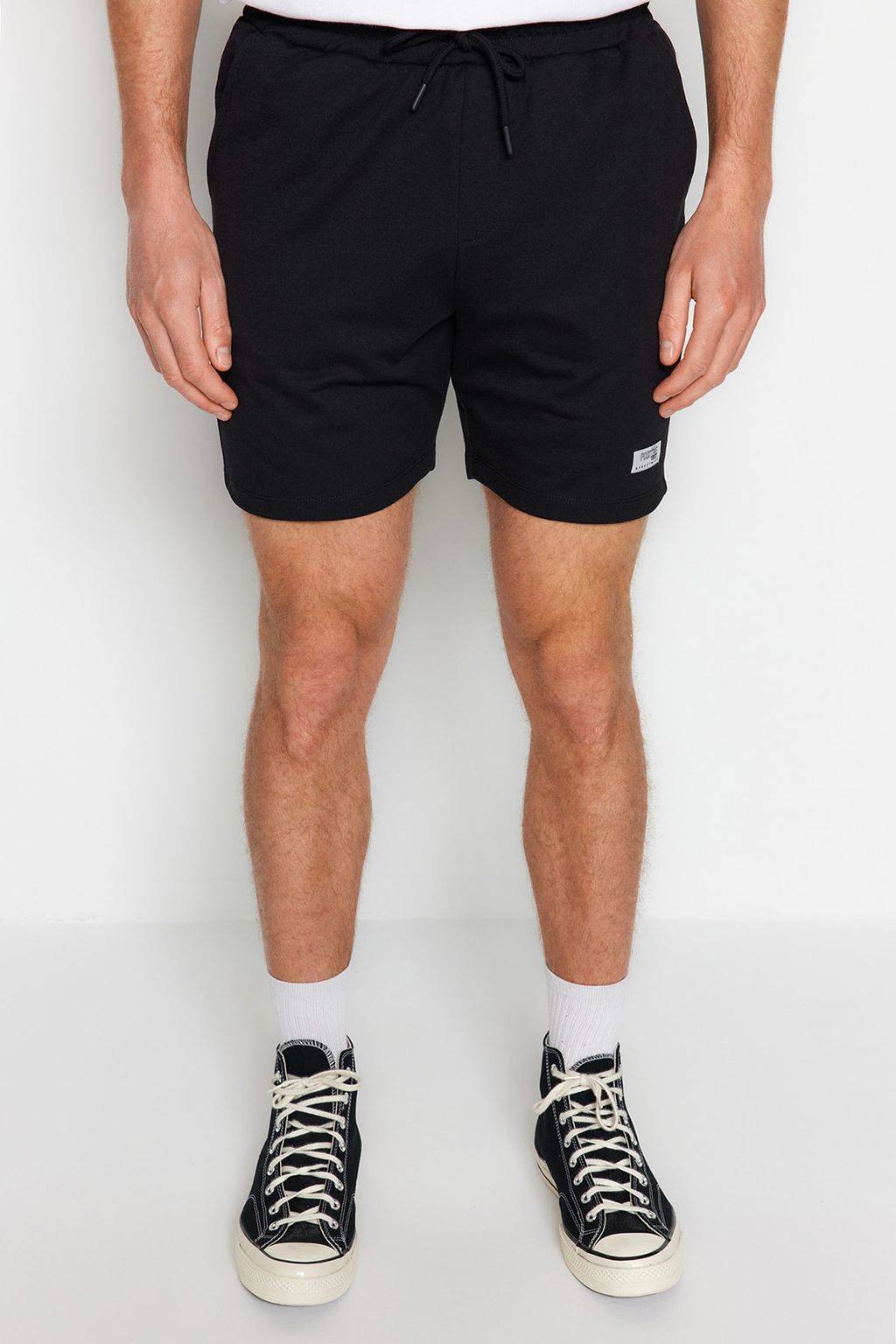 Siyah Regular/Normal Kesim Etiket Aplikeli Pamuklu Sort TMNSS23SR00079