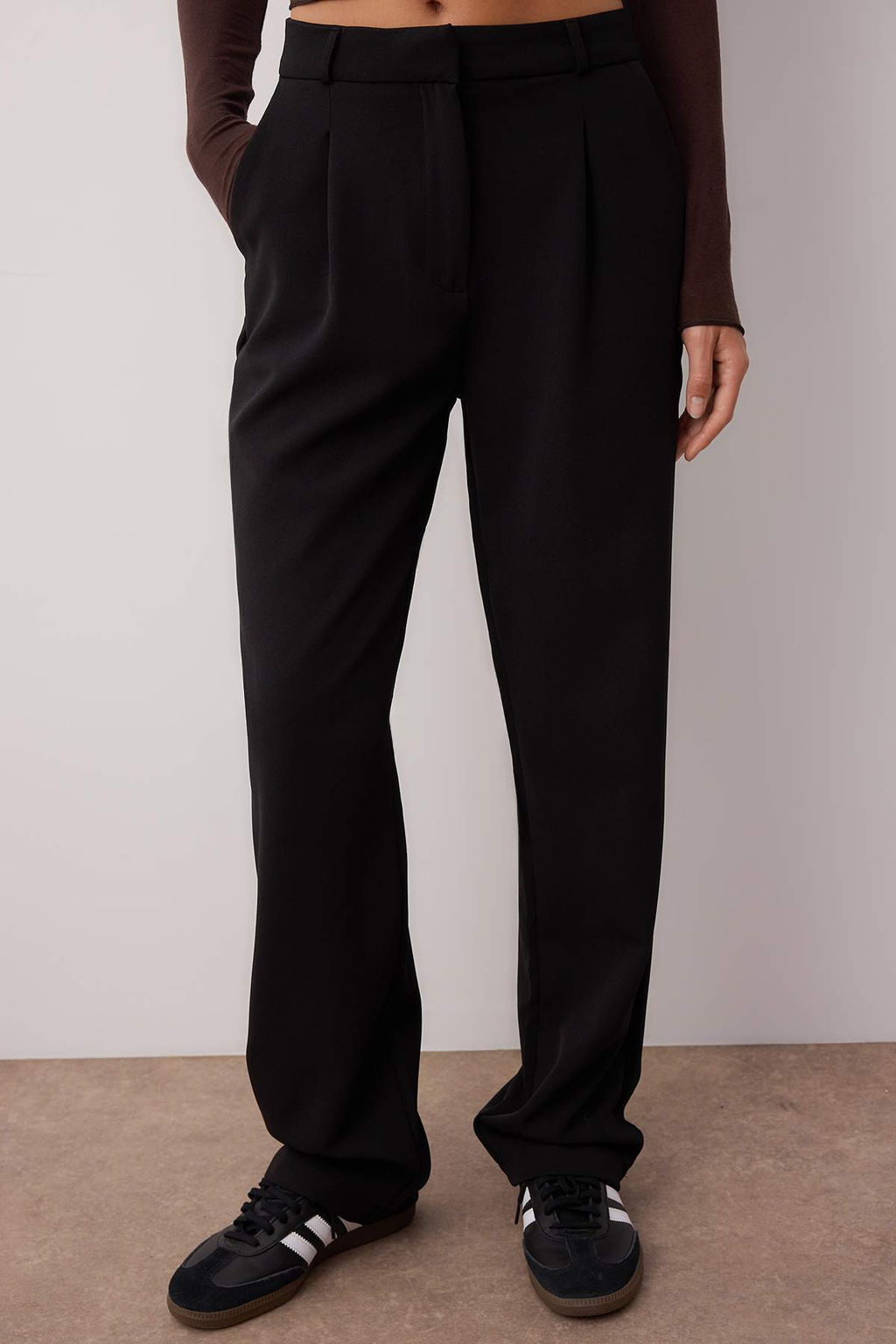 Siyah Wide Leg/Genis Paca Pileli Dokuma Kumas Pantolon TWOSS21PL0155
