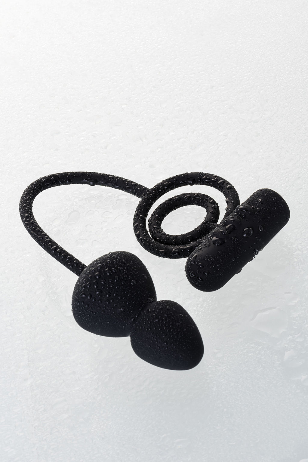 Анальная пробка Erotist Ruffle с дополнительной стимуляцией, силикон, черная, M