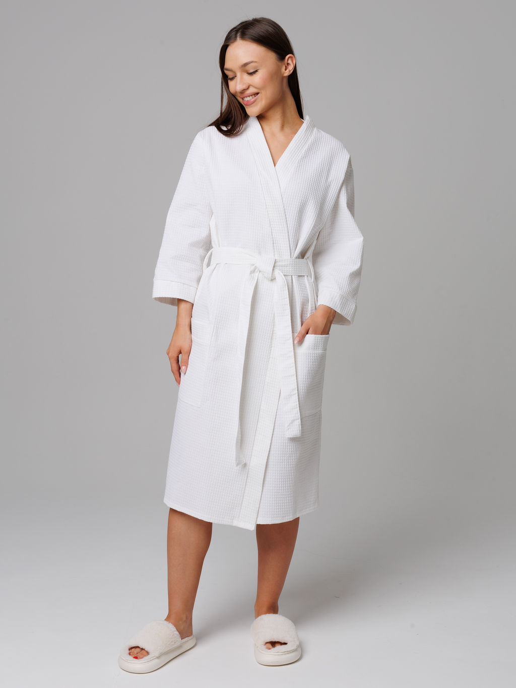 Женский укороченный вафельный халат с планкой белый В-11 (9)