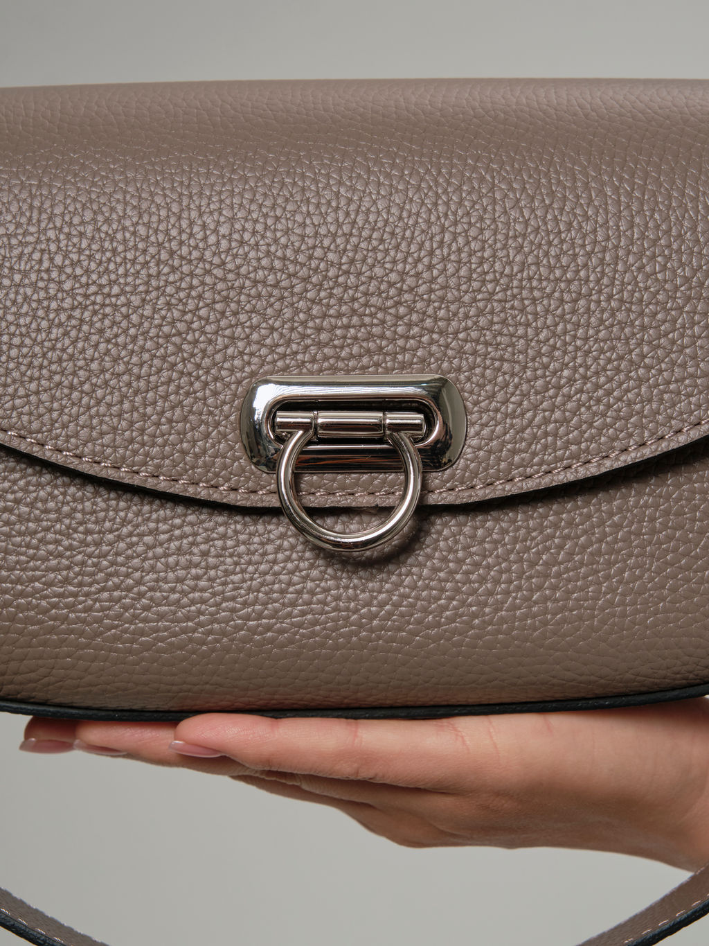 Сумка кожаная Azaro 31049 тауп