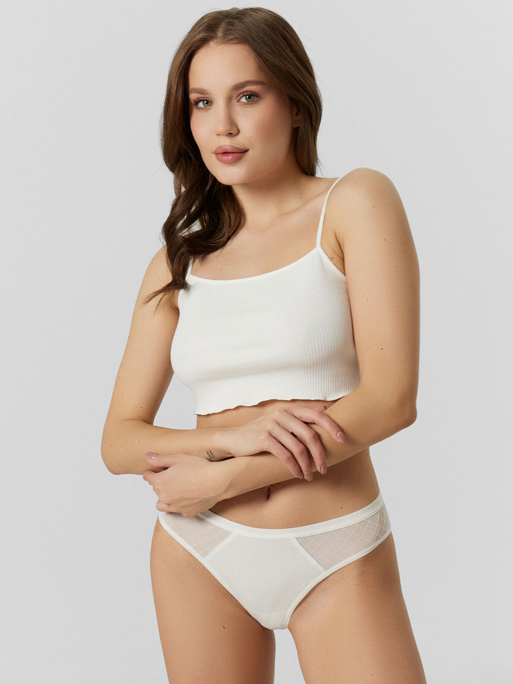 Топ на тонких бретелях белого цвета в рубчик для женщин - Mark formelle фото 4