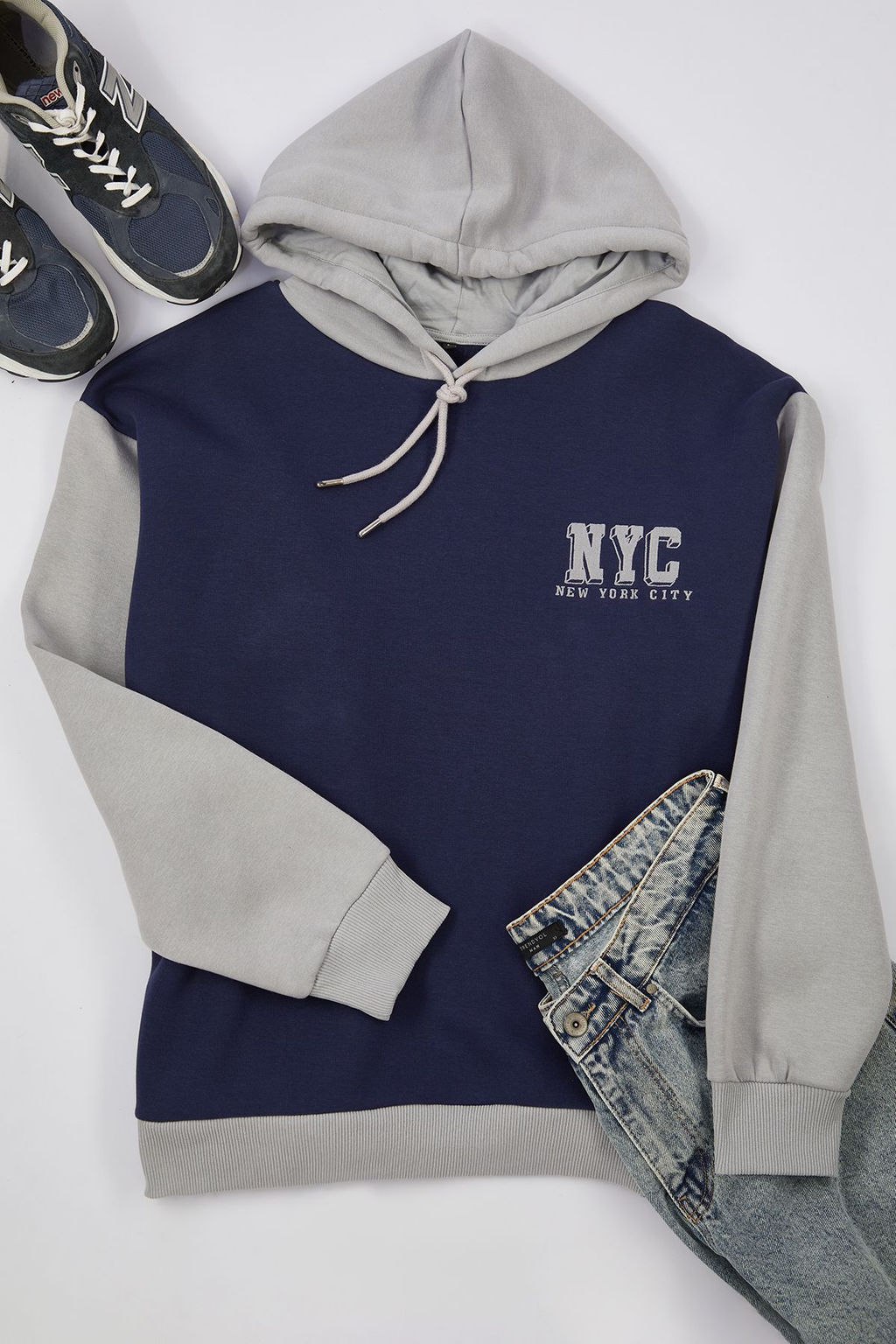 TRENDYOL MAN Ekru Oversize/Genis Kesim Renk Bloklu Sehir Nak?sl? Ici Polar Kapusonlu Sweatshirt TMNAW25SW00028 - Trendyolmilla фото 8