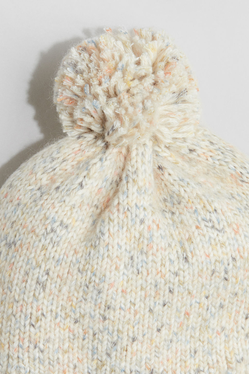 Gorro beanie de punto con orejeras