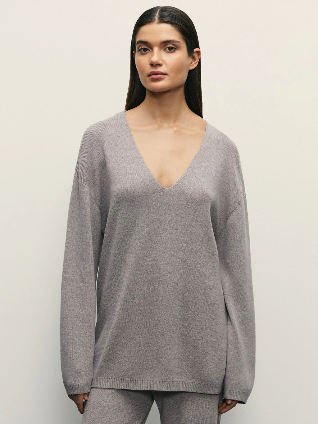 Джемпер из вискозы с V-образной горловиной / Zarina  фото 3