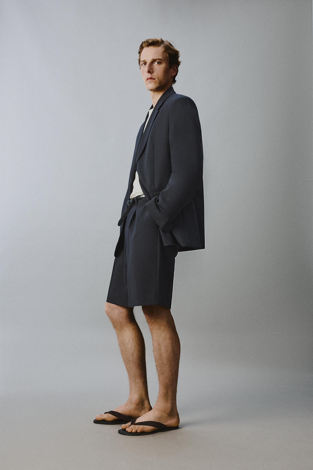 BERMUDA PLIEGUES TRAJE RELAXED FIT / Marino oscuro
