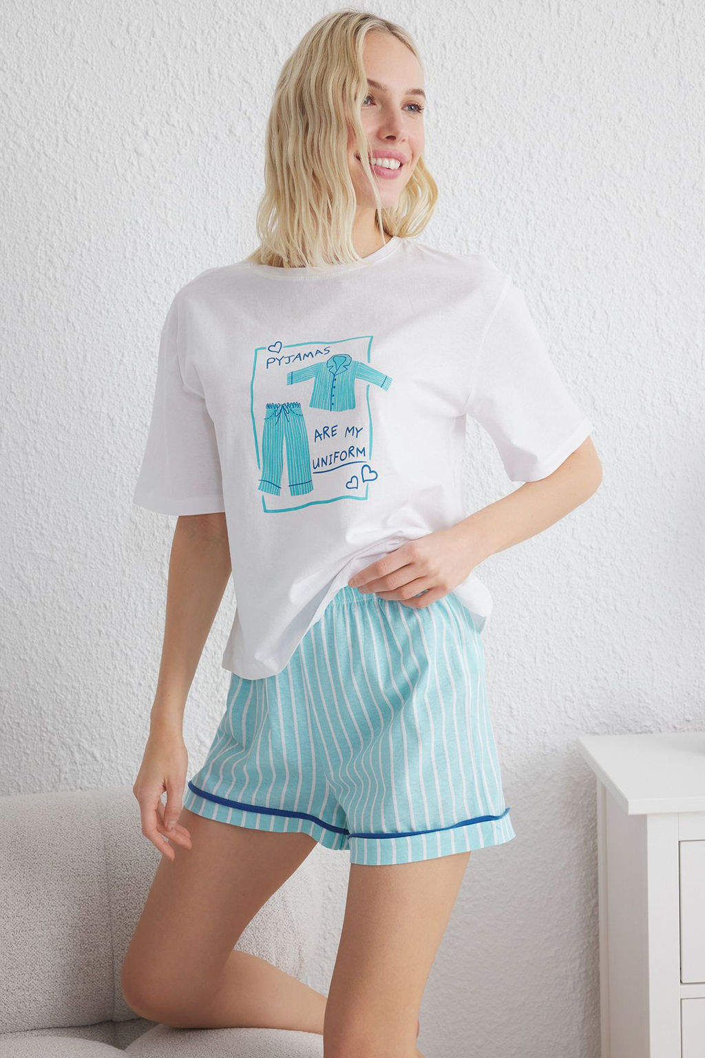 Trendyolmilla Beyaz-Pembe %100 Pamuklu Cizgili Bask?l? Sortlu Orme Pijama Tak?m? THMSS25PT00115 фото 3