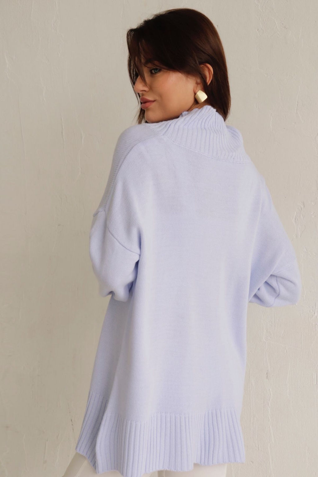9876 Удлинённый свитер нежно-голубой - Martichelli фото 17