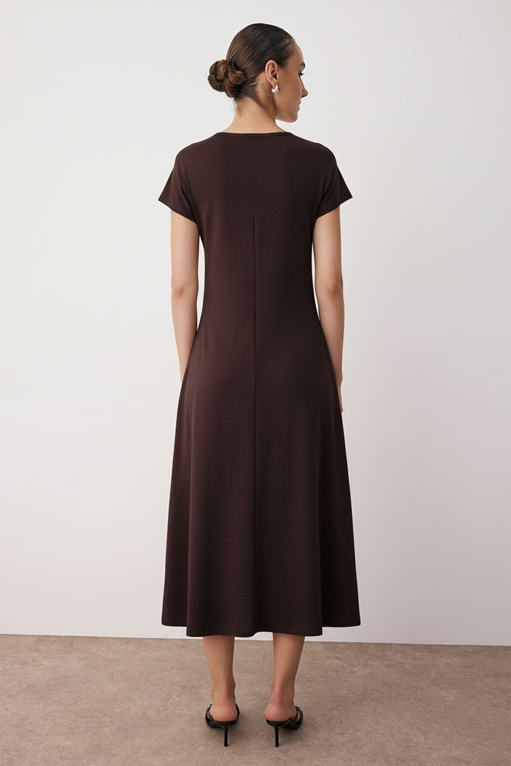 Kahverengi Ay Kol A-line/Can Ac?lan Bisiklet Yaka Maxi Orme Elbise TWOSS25EL00898 - Trendyolmilla фото 4