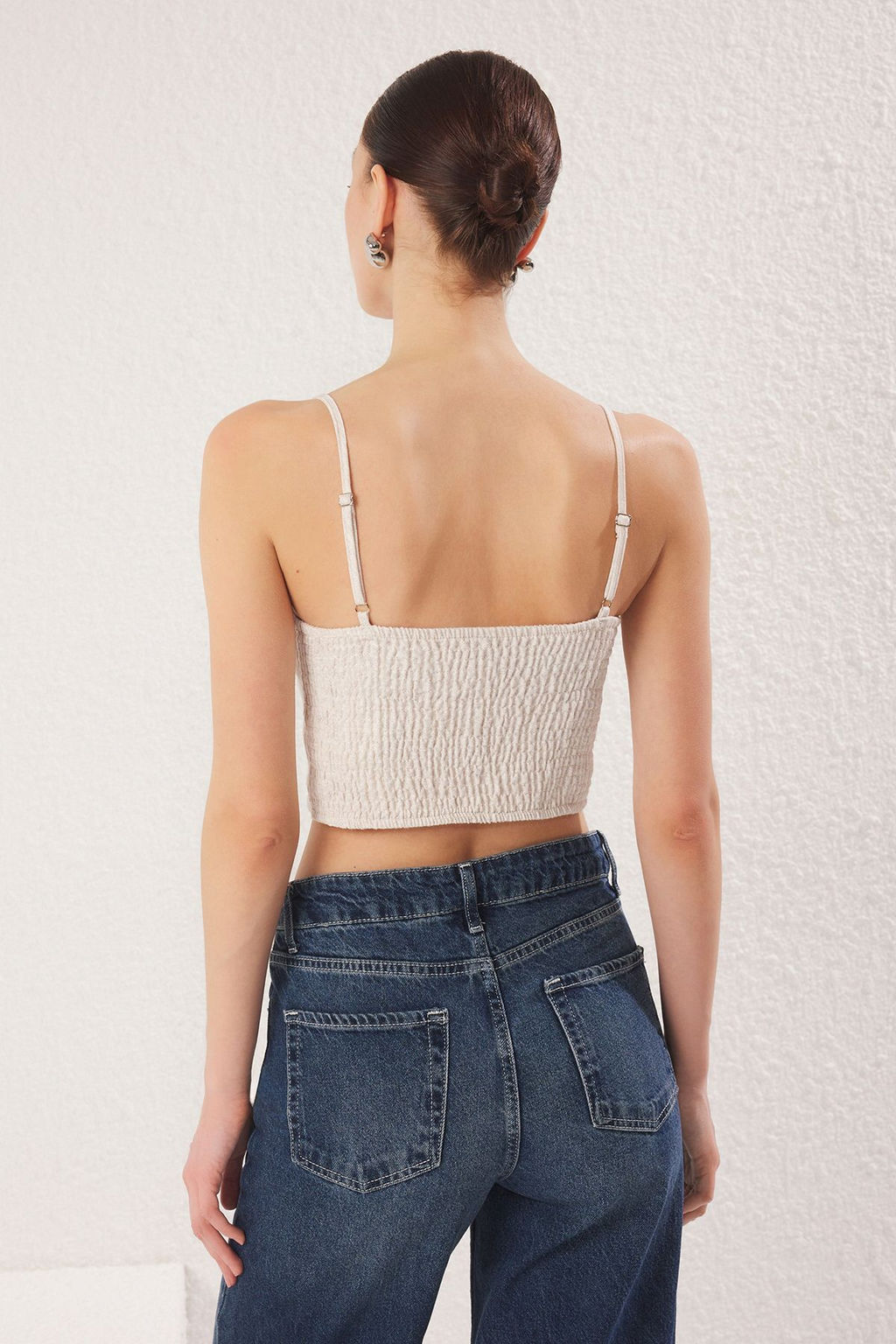 Bej Keten Icerikli Ince Ask?l? Crop Buzgulu Dokuma Bluz TWOSS25BZ00248 - Trendyolmilla фото 5