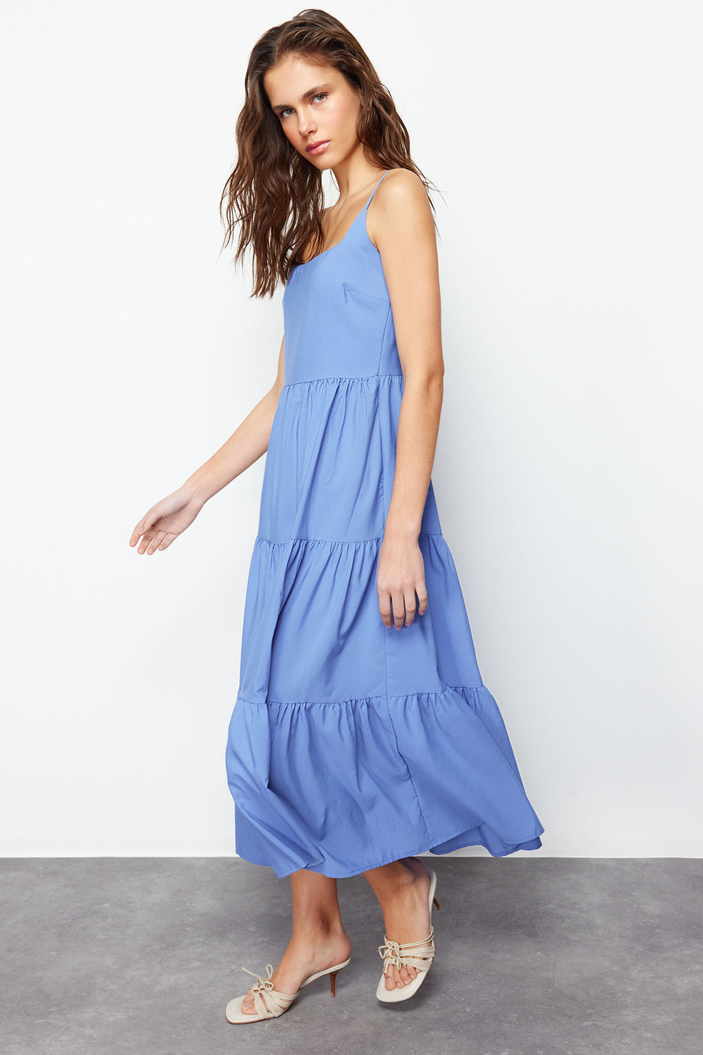 TRENDYOLMILLA K?rm?z? Etegi Belden Ac?lan Pamuk Kar?s?ml? Maxi Dokuma Elbise TWOSS24EL00386  фото 2