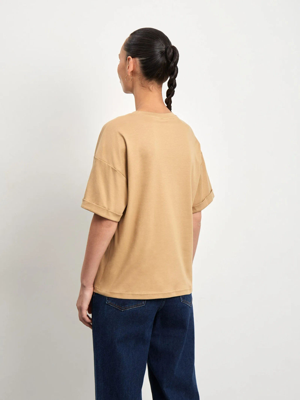 EMKA / Трикотажная футболка со спущенным плечом  фото 4