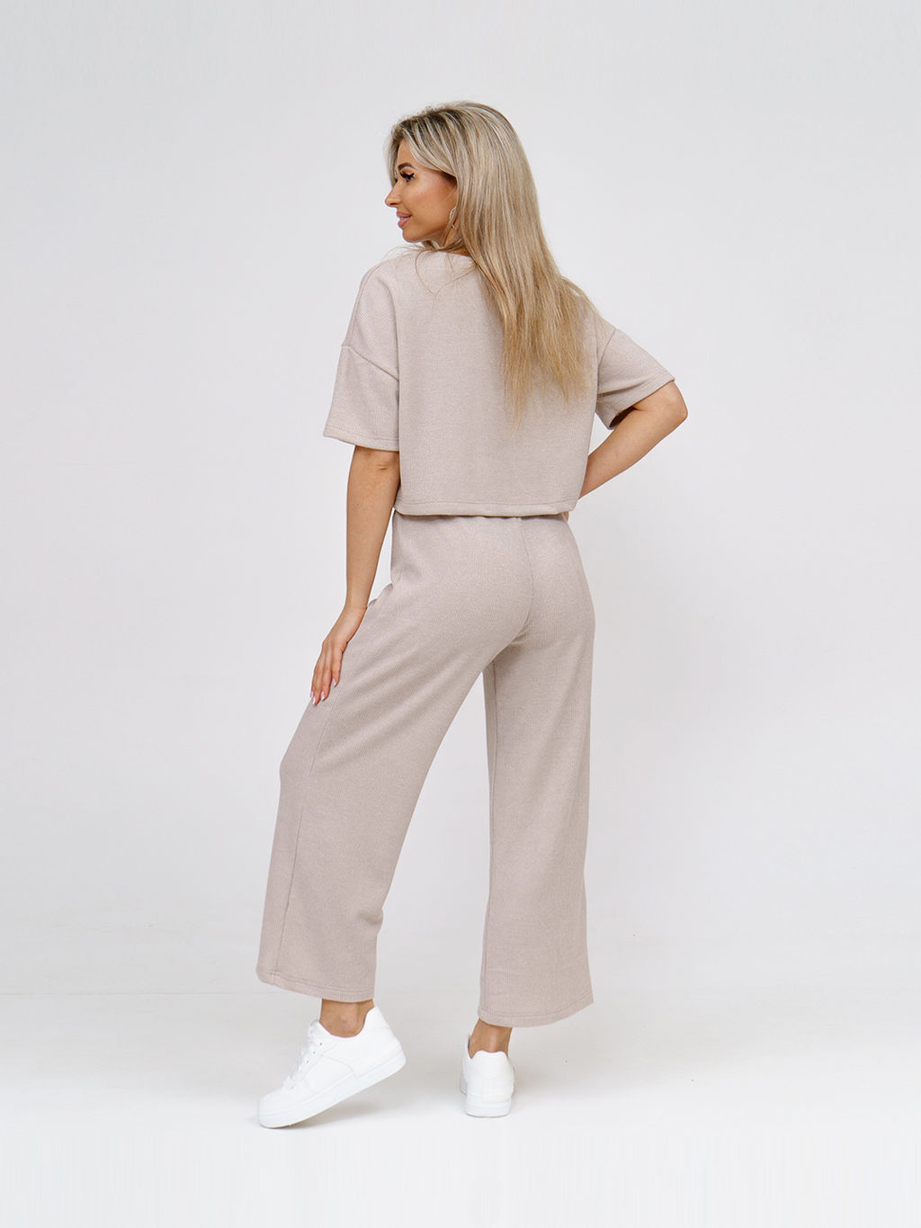 Костюм женский, цвет белый