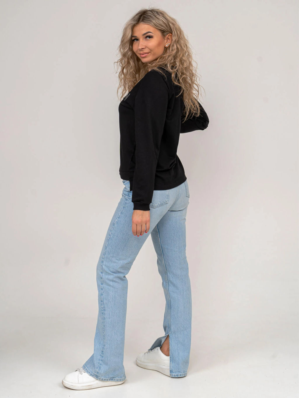 Толстовка женская, цвет черный