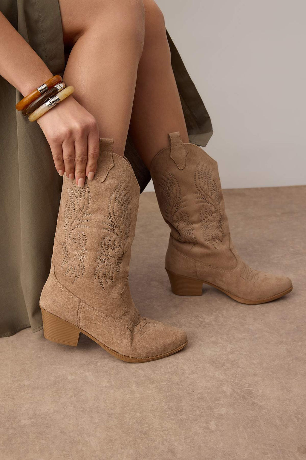 Vizon Suet Nak?sl? Sivri Burun Blok Topuklu Kad?n Kovboy BotTAKAW26BO00047