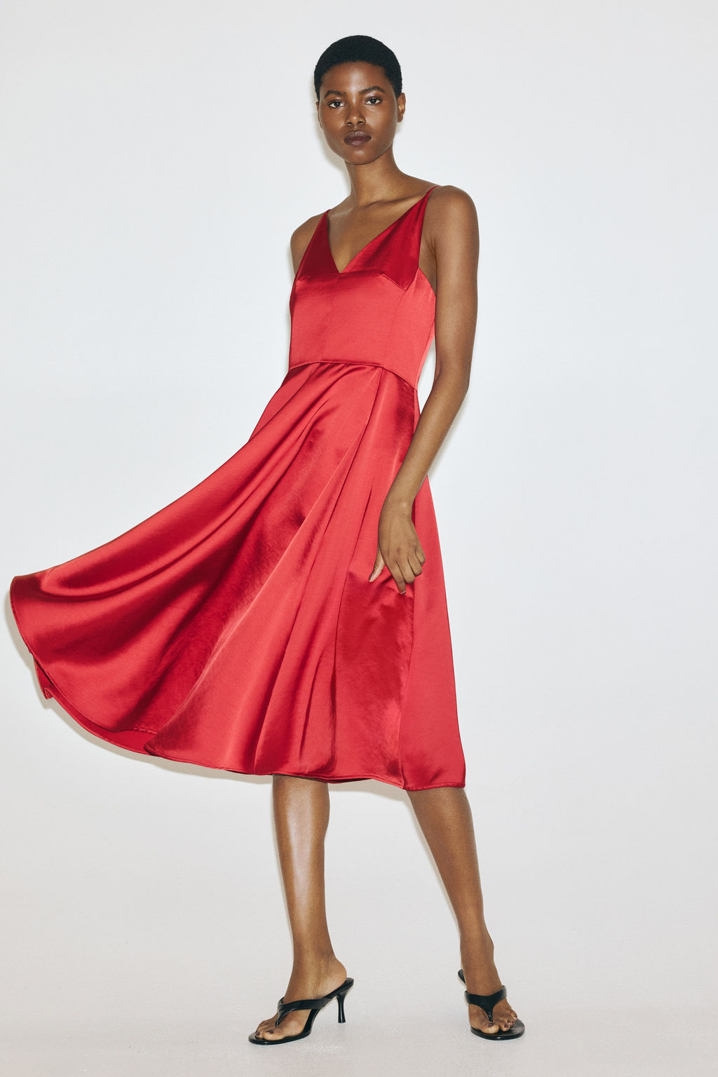 Vestido de tirantes con escote en V - H&m фото 3