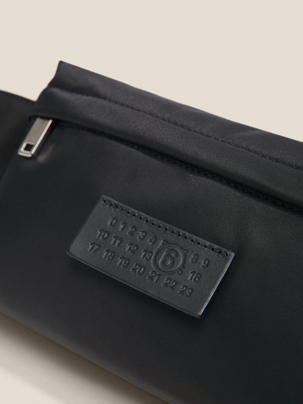 Поясная сумка MM6 MAISON MARGIELA MYLON POCKETS BELT BAG Артикул 4661945, черный  фото 2