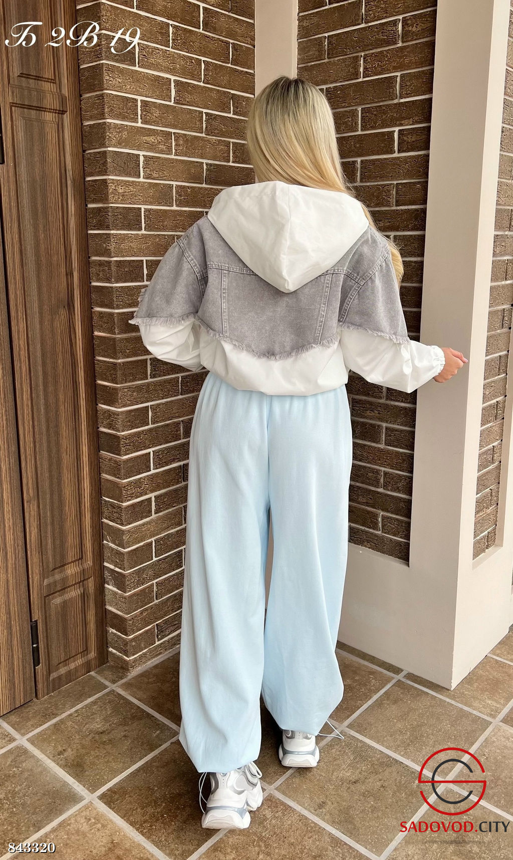 Ветровка женская весенняя