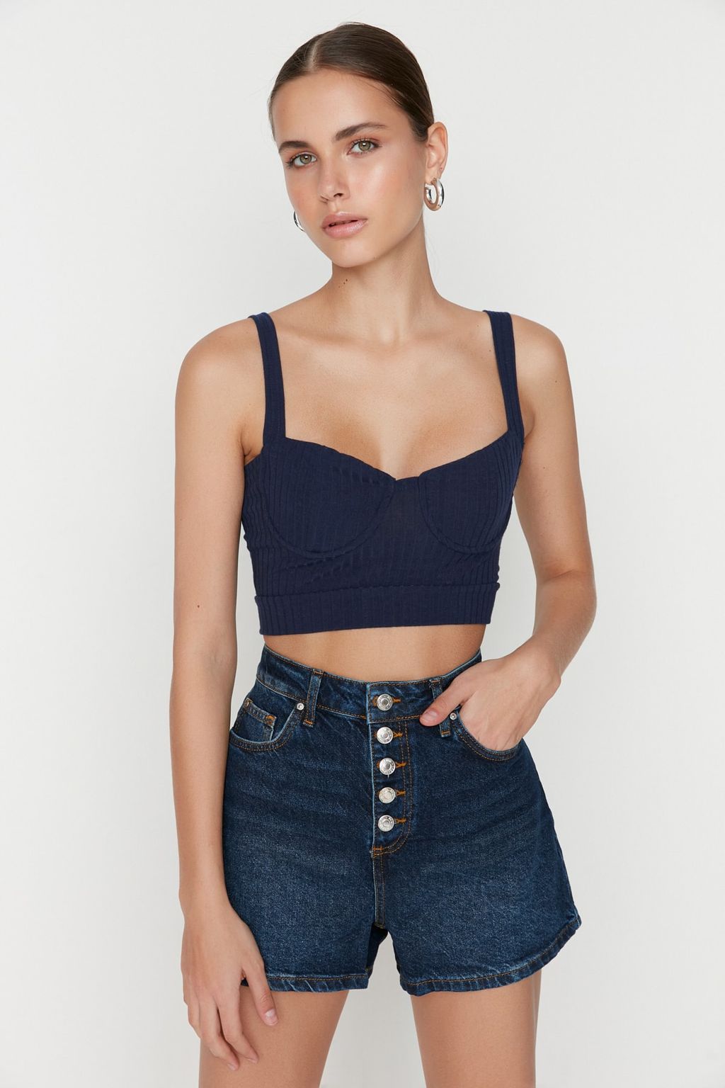 Koyu Mavi Onden Dugmeli Yuksek Bel Mini Denim Sort TWOSS22SR00112