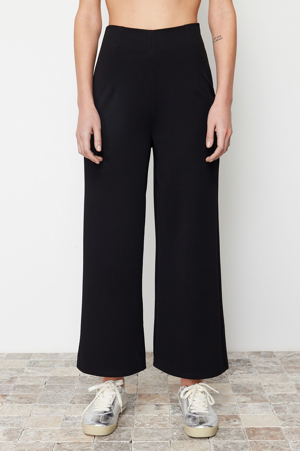 Siyah Culotte Fit Kesik Detayl? Yuksek Bel Pantolon TWOSS24PL00036