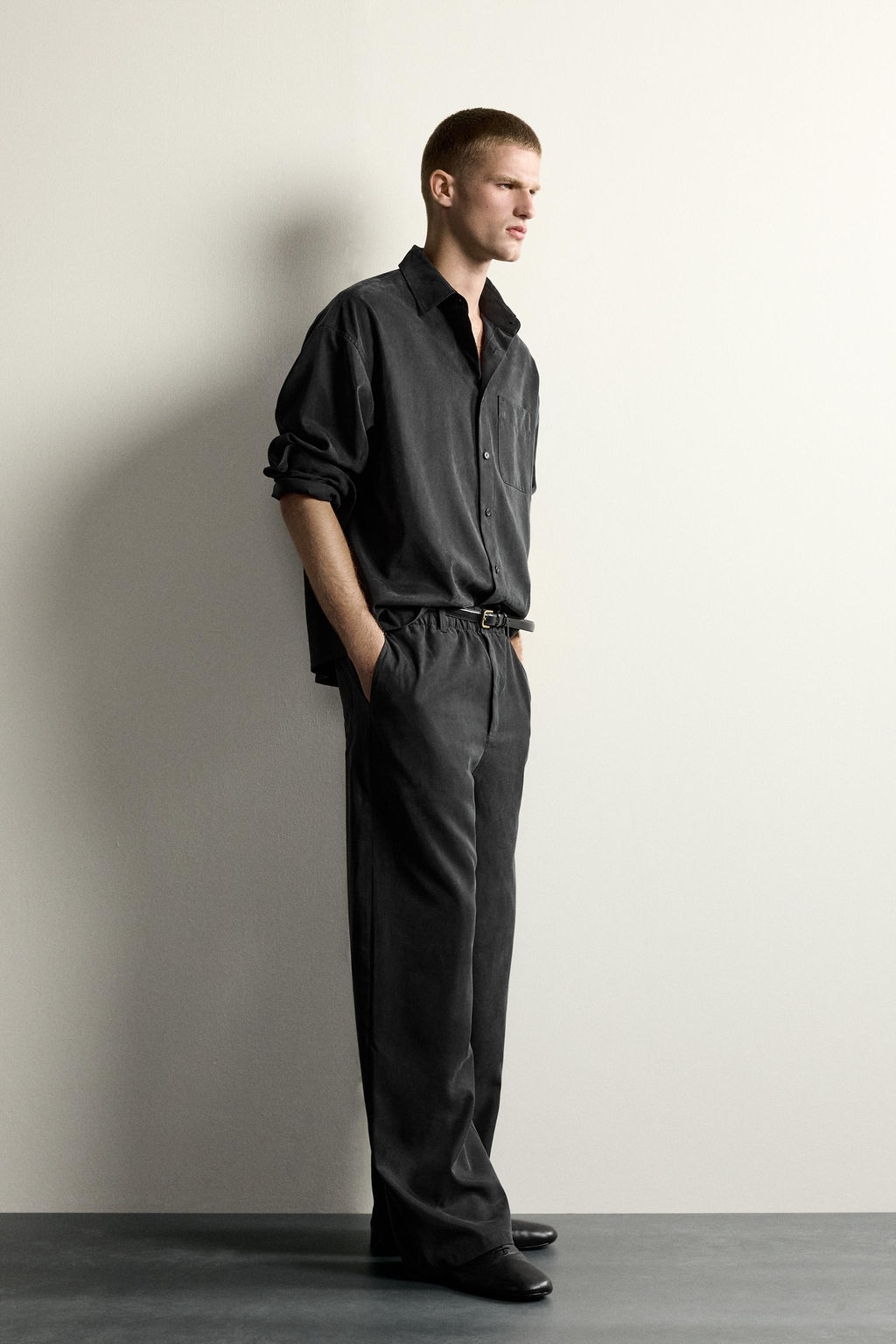 CAMISA FLUIDA RELAXED FIT / Gris oscuro - Zara фото 4