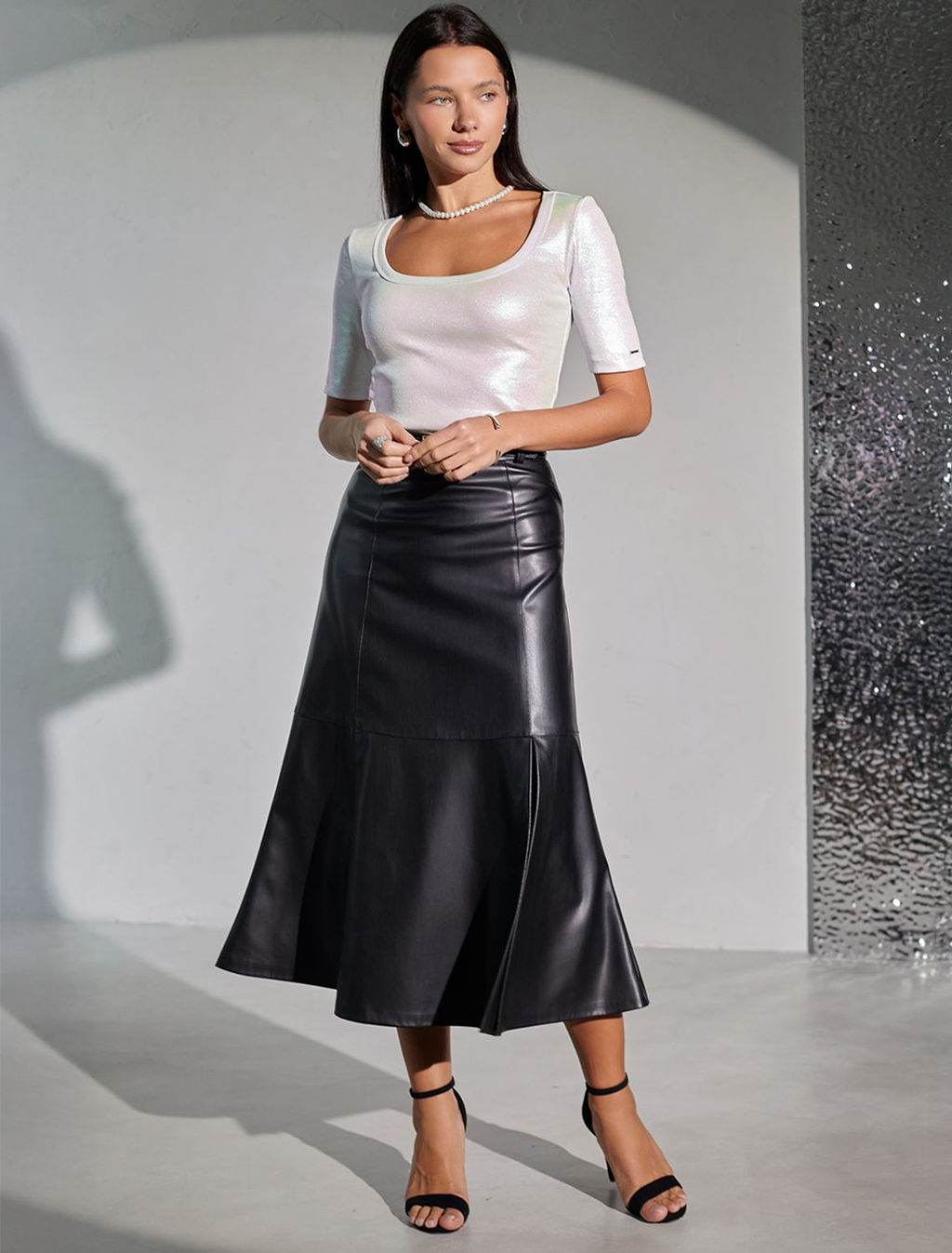 Футболка облегающая из хлопка в рубчик с U вырезом и матовым покрытием металлик - Vilatte фото 3