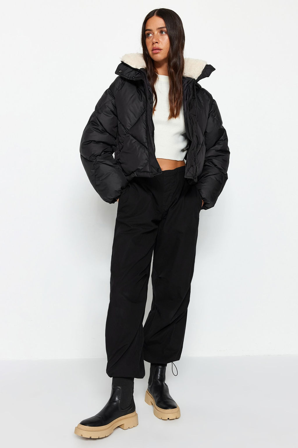 TRENDYOLMILLA Siyah Oversize Pelus Yaka Detayl? Su Itici Sisme Mont TWOAW24MO00008 фото 12