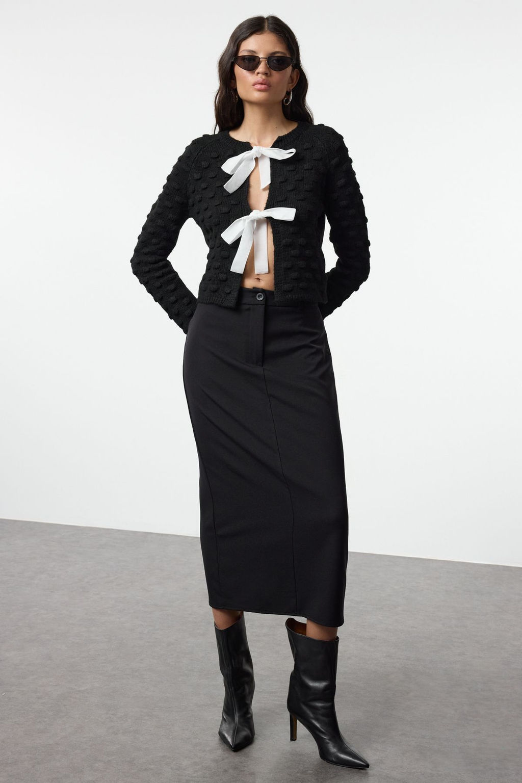 TRENDYOLMILLA Siyah Crop Yumusak Dokulu Kurdele Detayl? Triko H?rka TWOAW25HI00182  фото 2