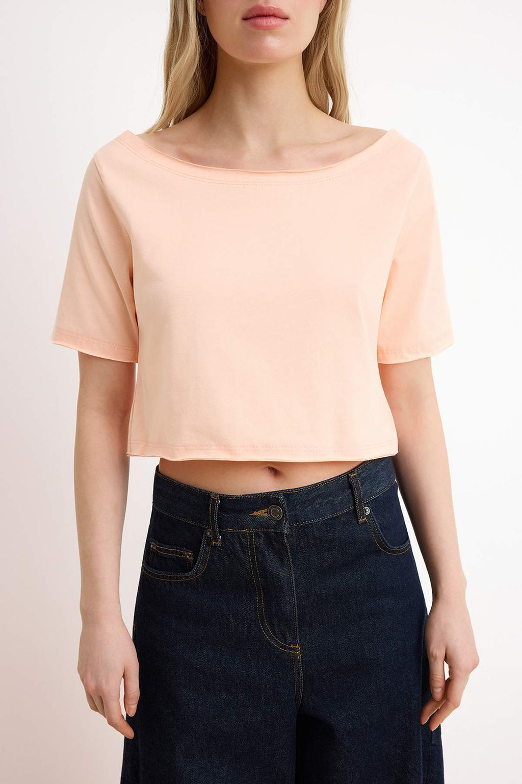 Trendyolmilla Siyah-Beyaz 2li Paket %100 Pamuk Asimetrik Kay?k Yaka Crop Orme T-Shirt TWOSS25TS00194  фото 15