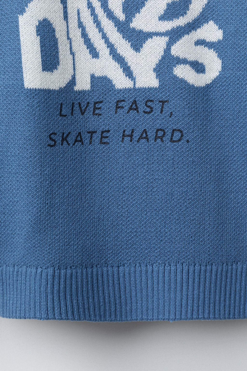 KNIT SWEATER WITH SLOGAN