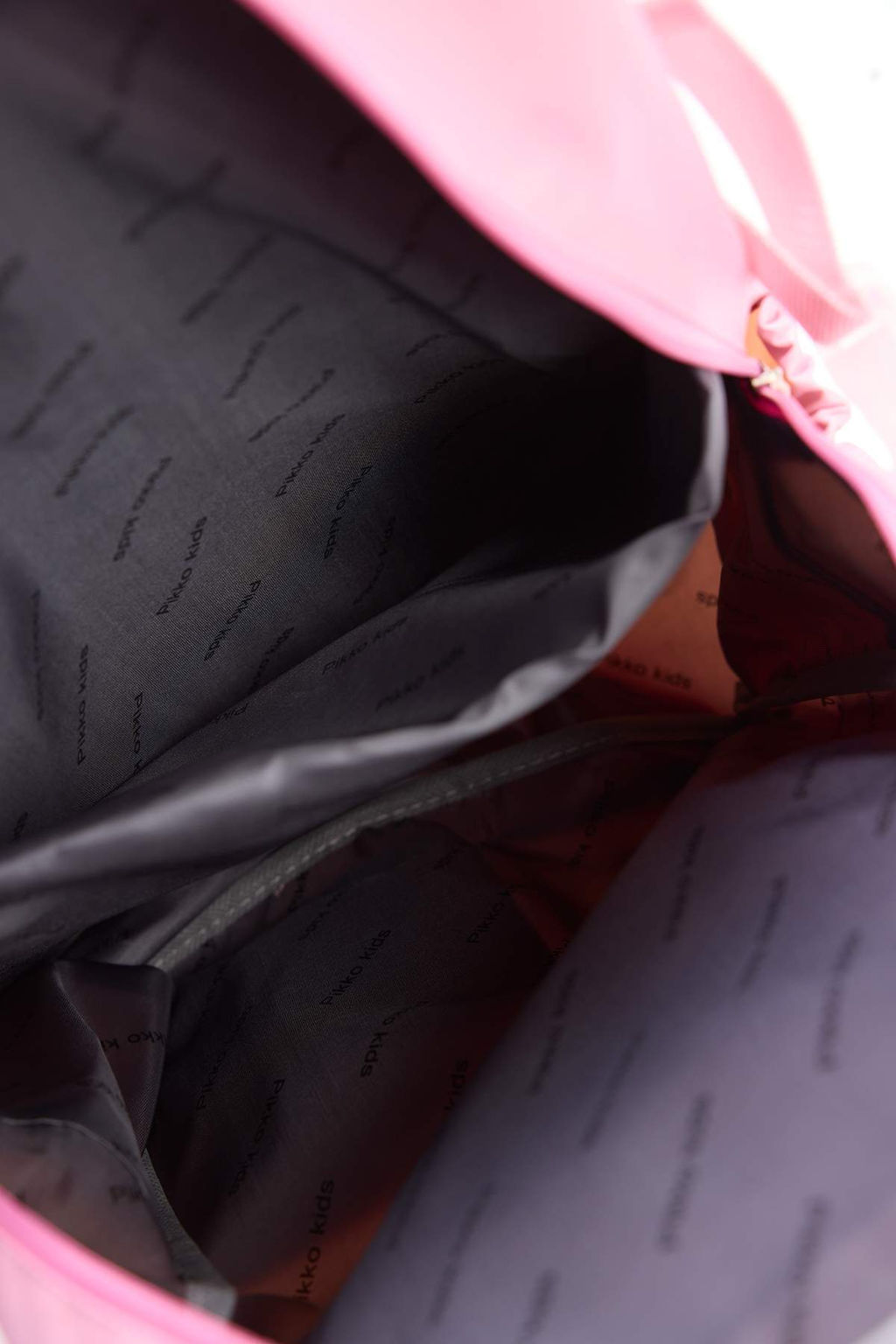 Pembe Kore Tarz? Aksesuarl?,Rozet Detayl? ve Ay?c?kl? Kids Okul S?rt Cantas? TAKAW26OI00004