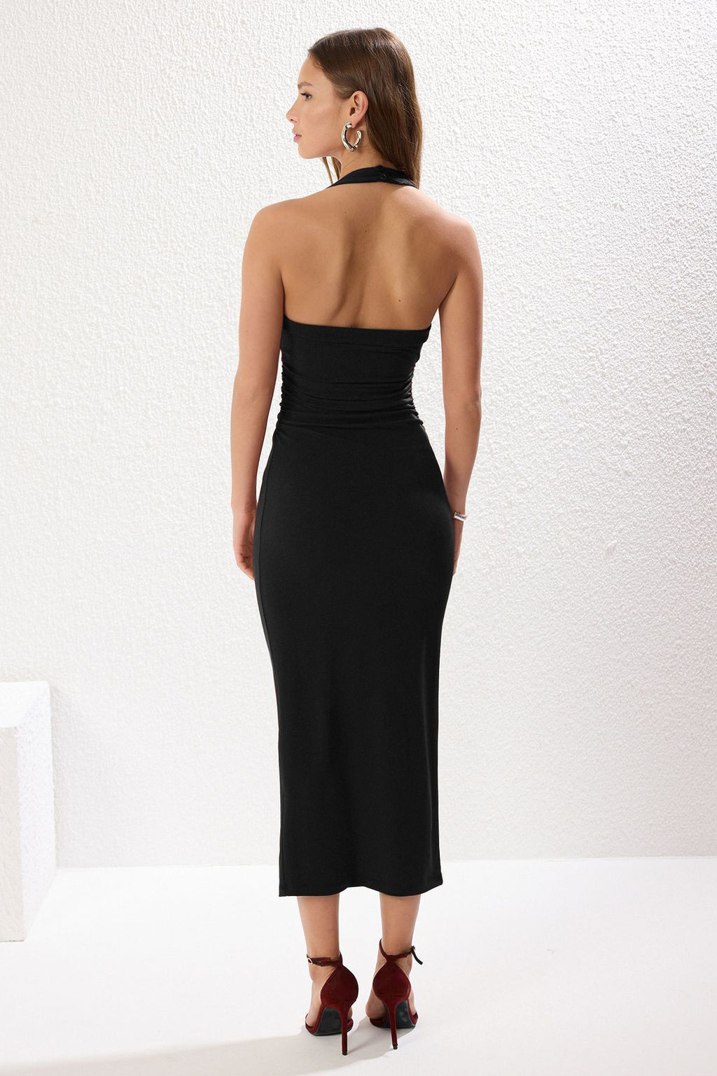 TRENDYOLMILLA Bordo Boyundan Gecmeli Buzgulu V Yaka Bodycone/Vucuda Oturan Esnek Maxi Orme Elbise TWOSS25EL00234  фото 5