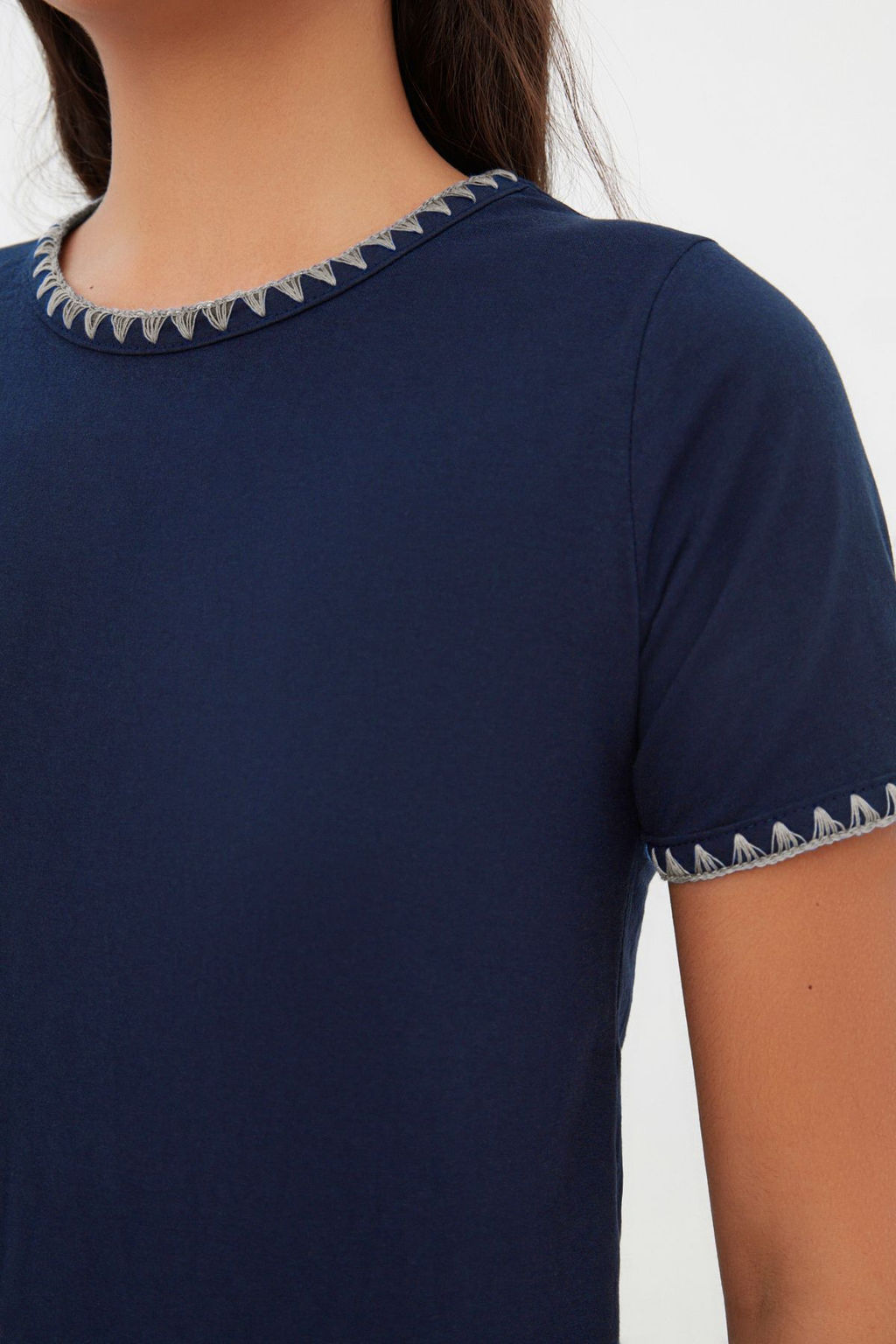 TRENDYOLMILLA Beyaz %100 Pamuk Kontrast Dikis Detayl? Basic Bisiklet Yaka Orme T-Shirt TWOSS19AD0085 фото 5