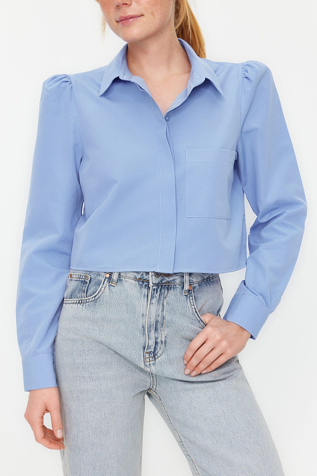 TRENDYOLMILLA Ac?k Mavi Omuzlar? Buzgu Detayl? Crop Fitted Bele Oturan Kal?p Dokuma Gomlek TWOSS23GO00117  фото 4