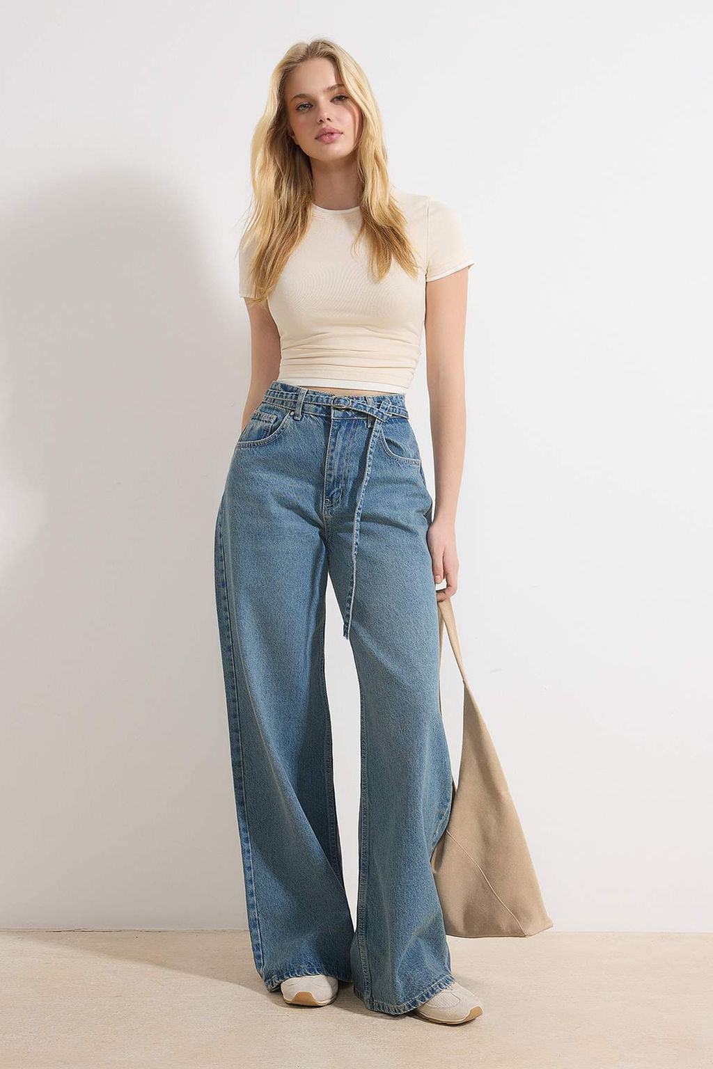 Mavi Kemerli Yuksek Bel Genis Paca Wide Leg %100 Pamuk Jeans TWOSS26JE00085 - Trendyolmilla фото 4