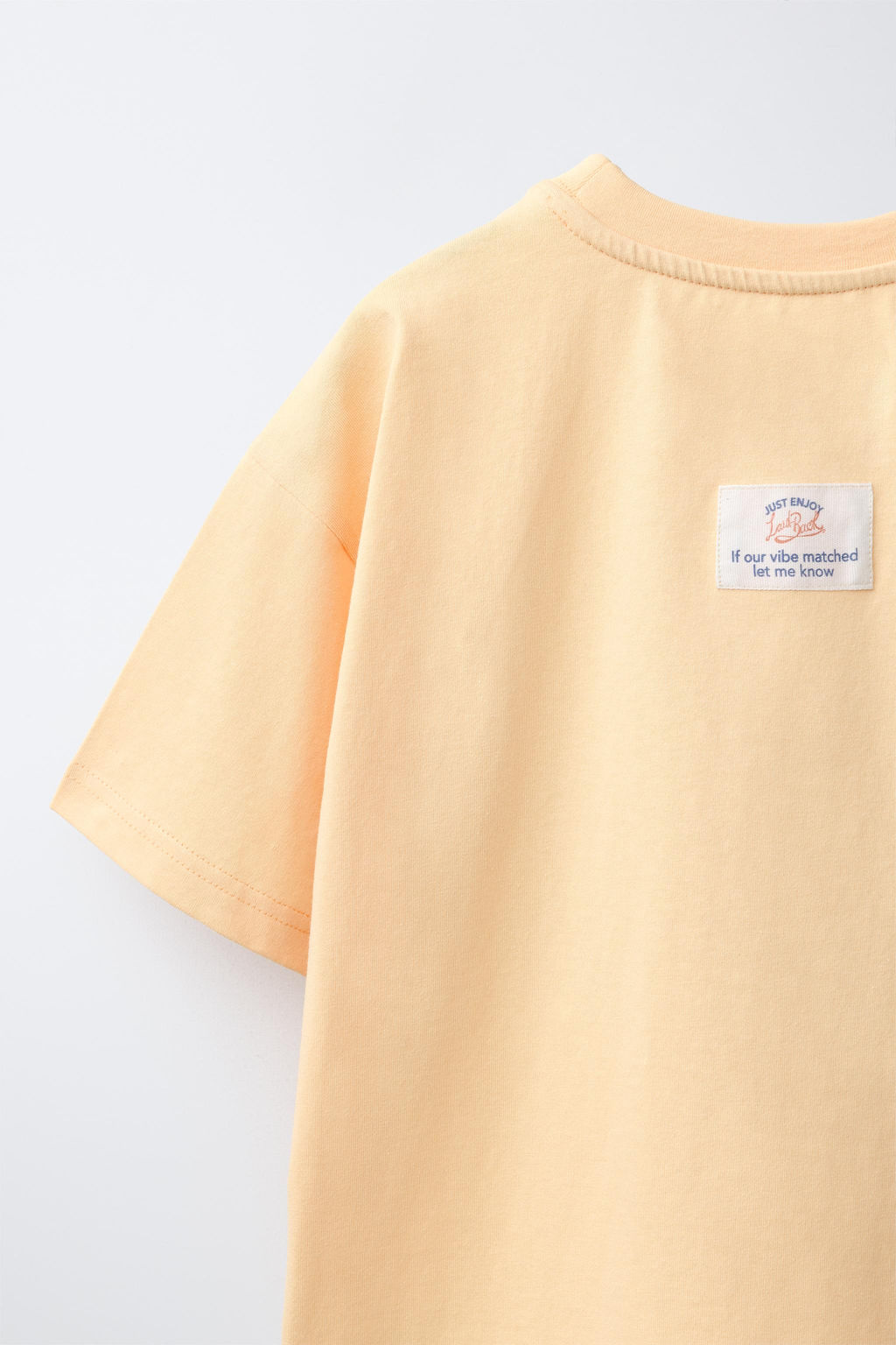 CAMISETA ESTAMPADO TEXTO / Naranja claro - Zara фото 4