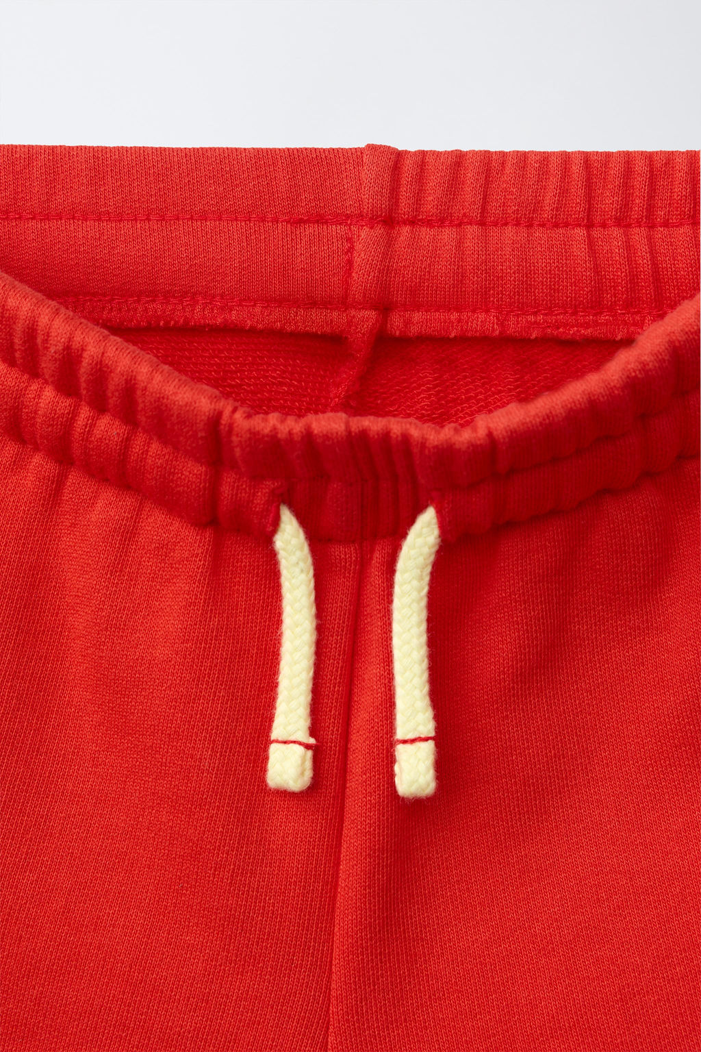 BERMUDA LOGO FELPA / Blanco / Rojo