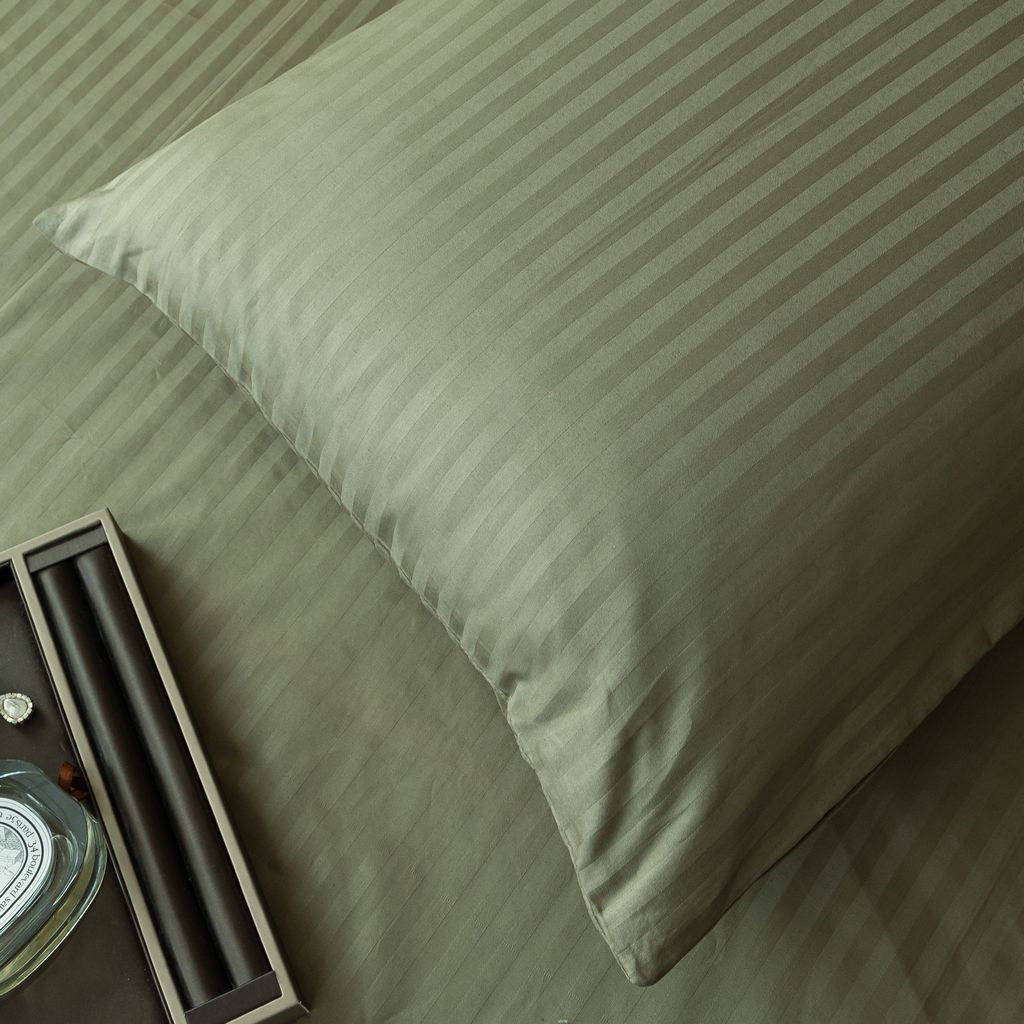 Комплект постельного белья Страйп Сатин Однотонный на резинке CTR028 Евро/4 Наволочки - Ситрейд фото 8