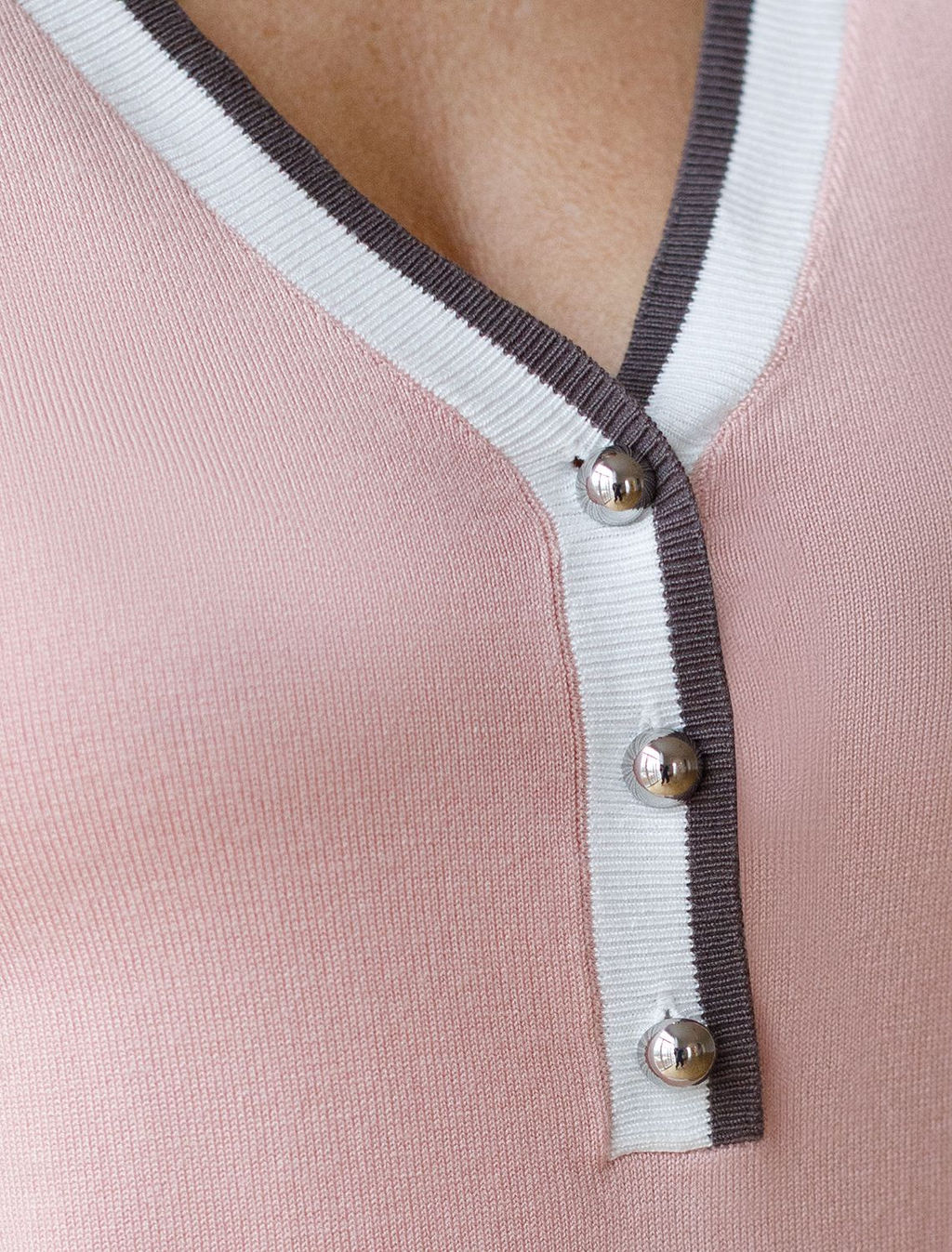 Джемпер с V-вырезом с коротким рукавом из вискозы