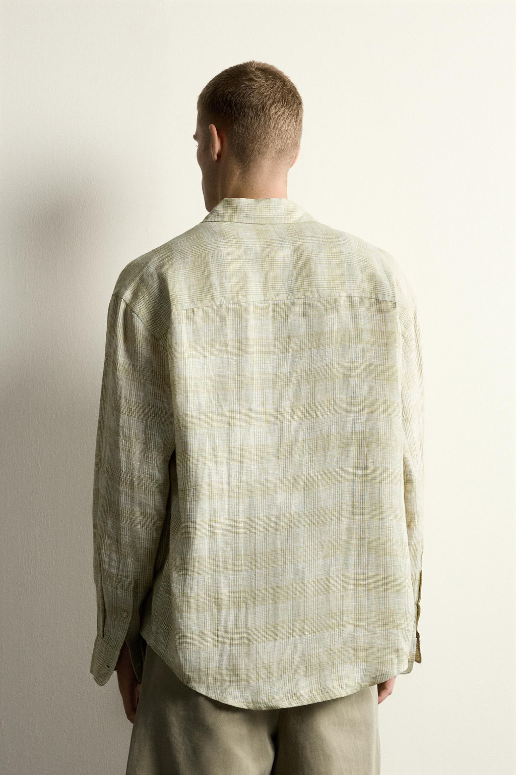 CAMISA RELAXED FIT CUADROS 100% LINO / Verdes - Zara фото 3
