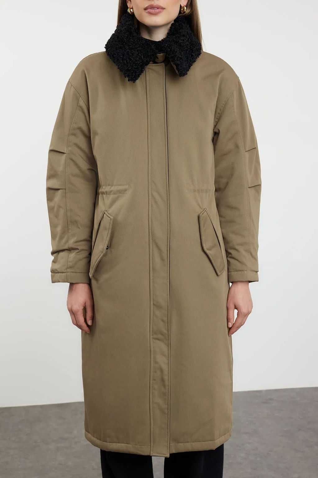 Haki Regular Kal?p Pelus Yaka Detayl? Ici Kapitone Astarl? Uzun K?sl?k Parka Mont TWOAW25MO00098