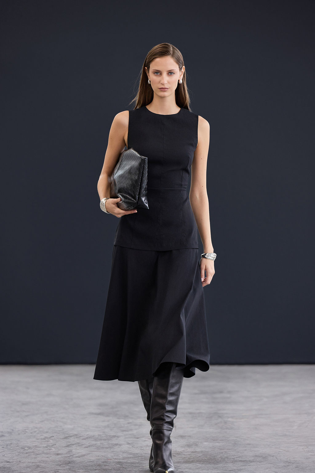 Trendyol Studio Siyah Midi Esnek Dokuma Elbise TWOAW26EL00307 - Trendyolmilla фото 5