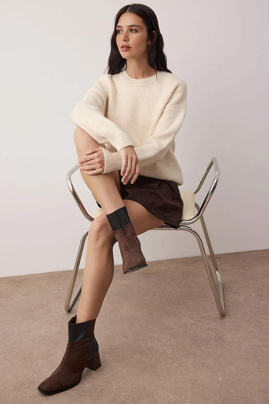 Kahverengi Suet Renk Bloklu Detayl? Kare Burun Kad?n 7,5 cm Blok Topuklu Bot TAKAW26BO00099