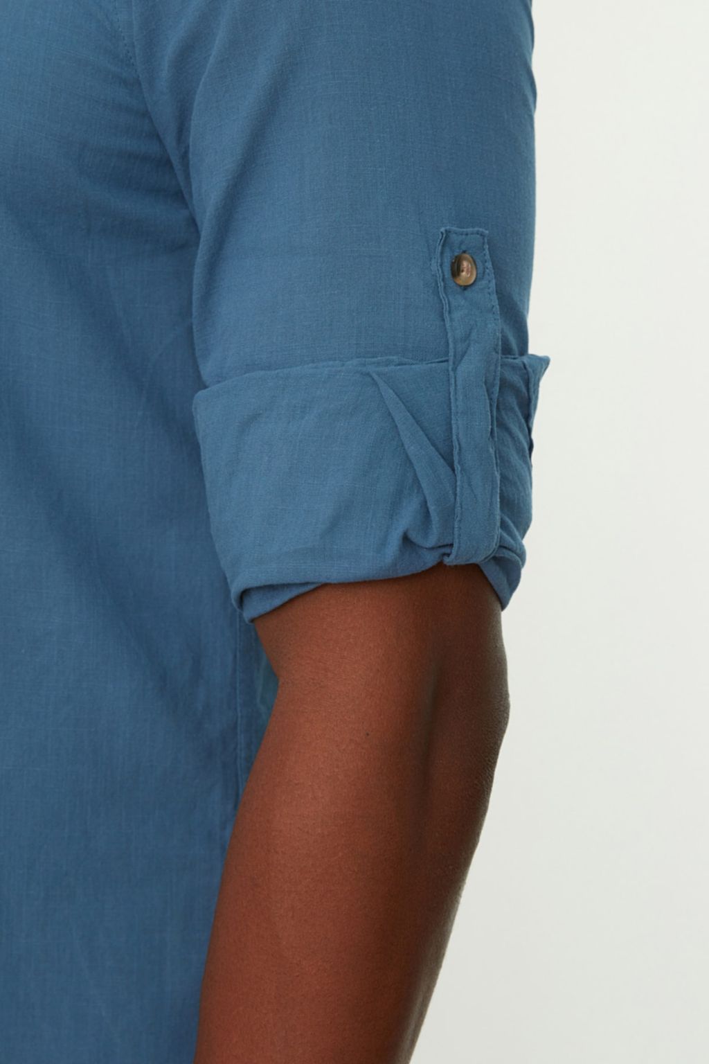 TRENDYOL MAN Koyu Yesil Slim Fit Basic Hakim Yaka Apoletli %100 Pamuklu Keten Gorunumlu Gomlek TMNSS20GO0188 - Trendyolmilla фото 4