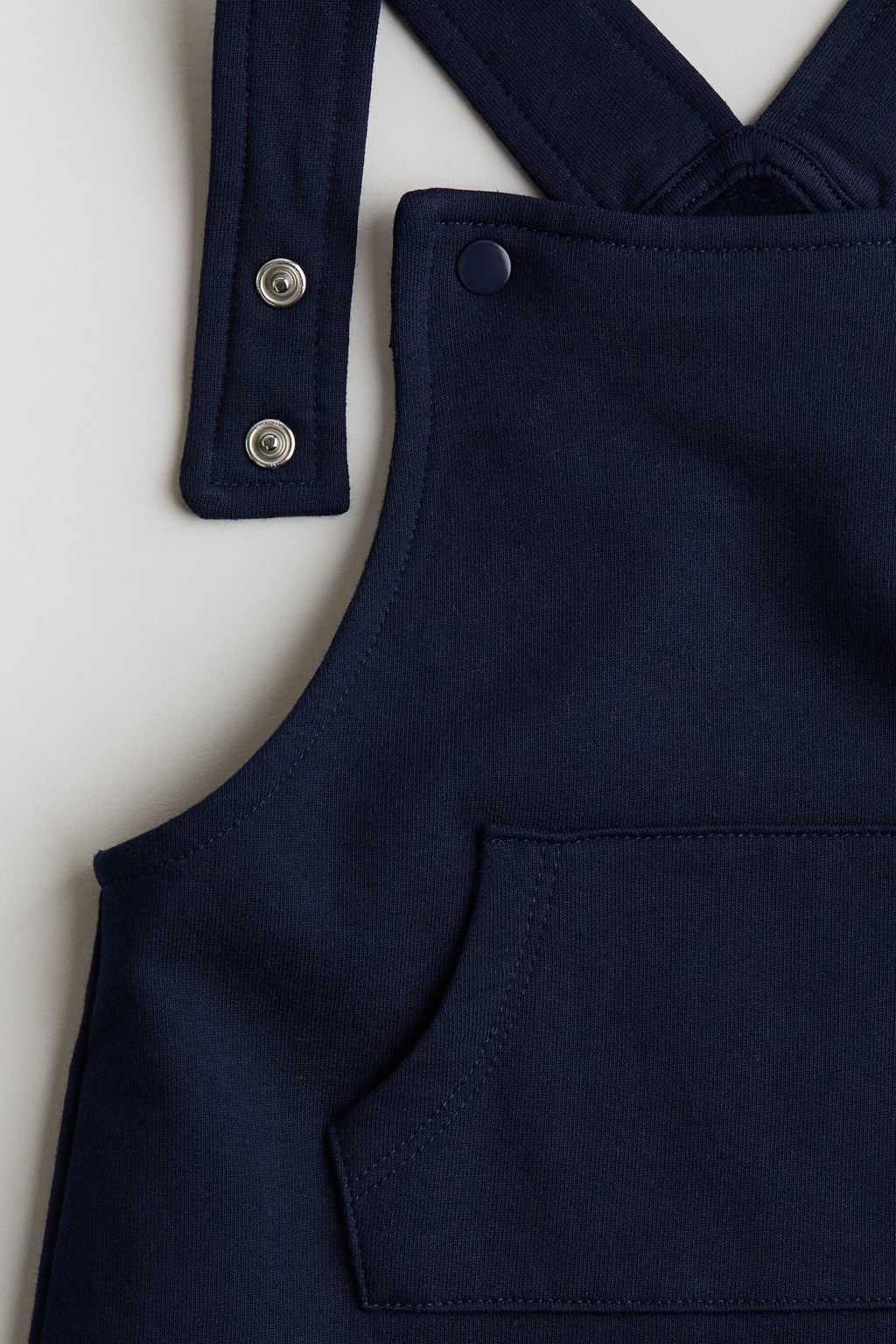 Peto corto en sudadera